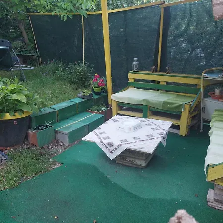 Angelinin בית הארחה 2*