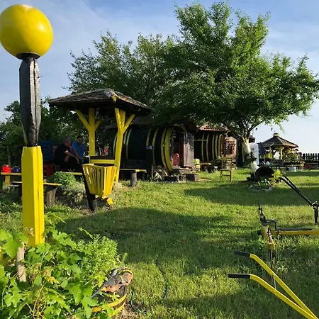 Angelinin בית הארחה נגוטין